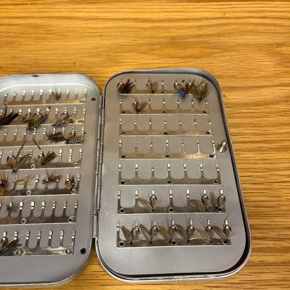 hardy tackle box Vintage Aluminum Gut Cast c. 1910-1935 with Hooks & Floats | Engli Pickess & Parr Comfortable Carrying Handle Material Polypropylene Plastic Measurements Metric Outside Dimensions 330 x 175 x 136 mm Inside Dimensions 307 x 146 x 67 mmWeight1.36 kg Standard Outside Dimensions 12.99 x 6.89 x 5.35 in Inside Dimensions 12.09 x 5.75 x 2.64 inWeight3.00 lbs Vintage Hardy Alloy Swing Leaf